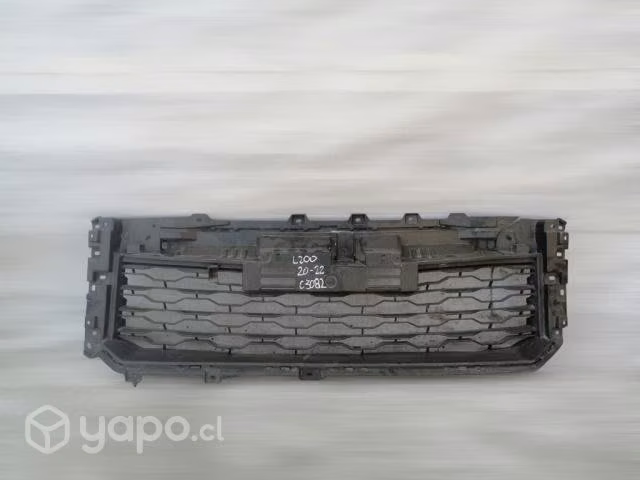 Rejilla mitsubishi l