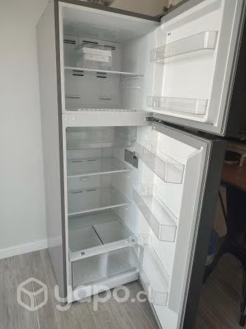 Refrigerador semi nuevo