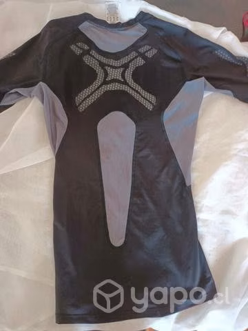 Polera de compresión Adidas