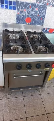 Cocina Maigas+ 4 hornillas usada