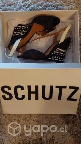 Zapatos Gamuza Negro correa charol hermosos