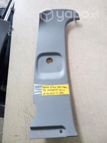 Tapiz cubre pilar tras sup izq Nissan Terrano