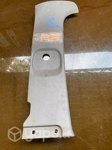 Tapiz cubre pilar sup tras izq Nissan Terrano 2011