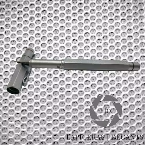 Lapicera pluma Rotring 600 Newton plateada vintage - Imagen 4