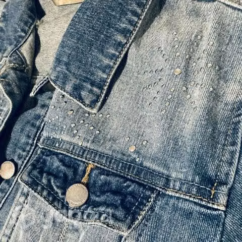 Chaqueta top de jeans y detalles como nueva