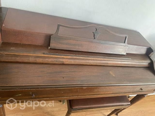 Piano antiquísimo marca WURLITZER