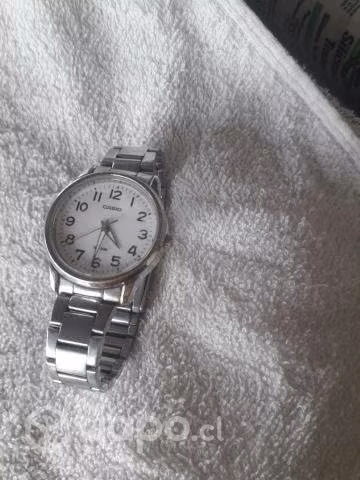 Reloj casio ltp1303 mujer funcionando.Con rayones