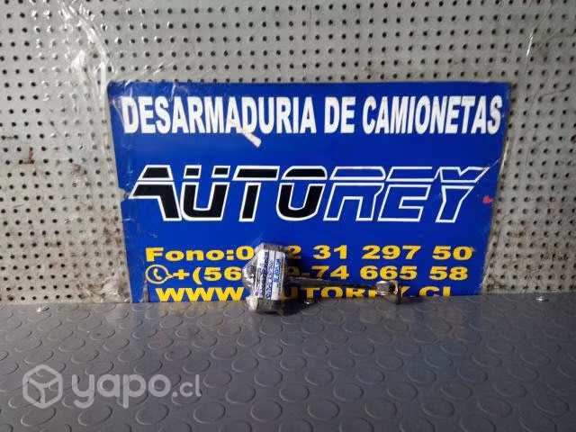 Trinquete puerta tras der Nissan np300 2018