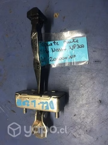 Trinquete puerta del izq Nissan NP300 2018