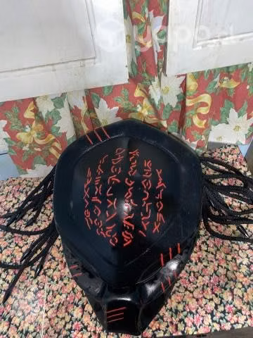 Casco depredador para moto