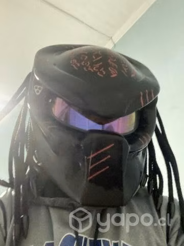 Casco depredador para moto