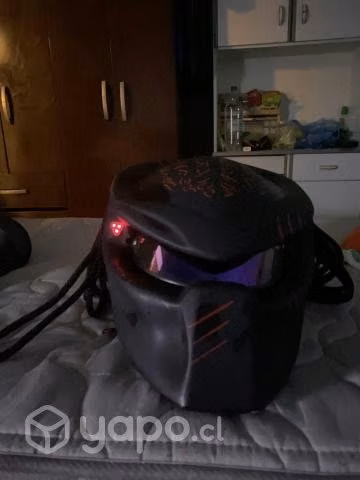 Casco depredador para moto
