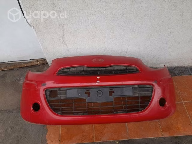 Parachoque nissan march