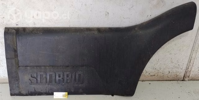 Moldura Puerta Trasera Izquierda Mahindra