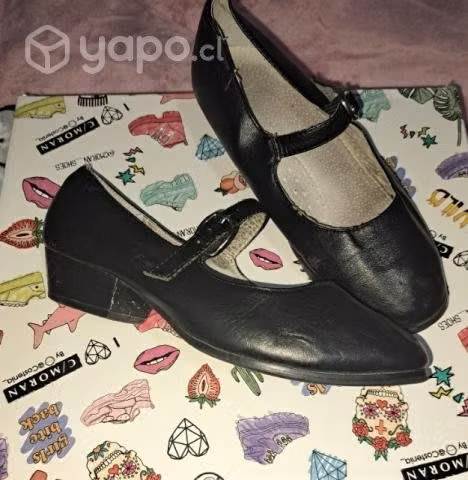 Zapatos cueca y baile tirana