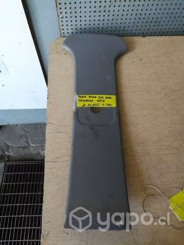 Tapiz cubre pilar centr sup der Nissan Terrano