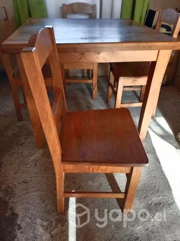 Comedor con 4 sillas