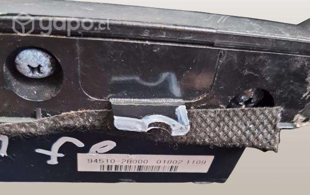 Bisel radio Hyundai Santa fe 2.2 año 2006-2012 - Imagen 4
