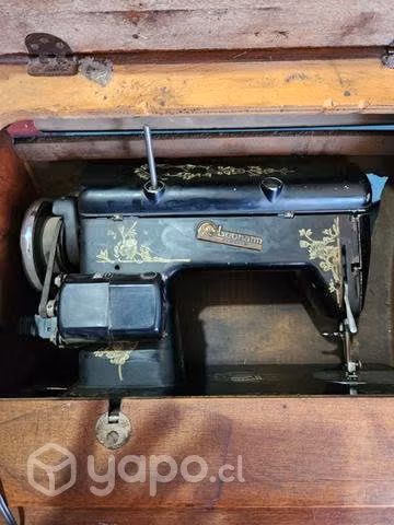 Máquina de coser antigua - Imagen 3