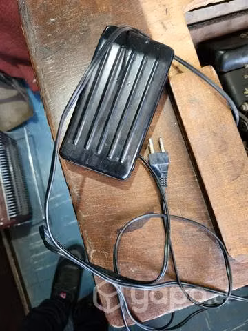 Máquina de coser antigua - Imagen 6