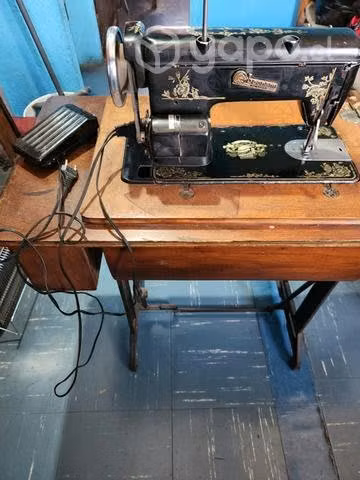 Máquina de coser antigua - Imagen 2