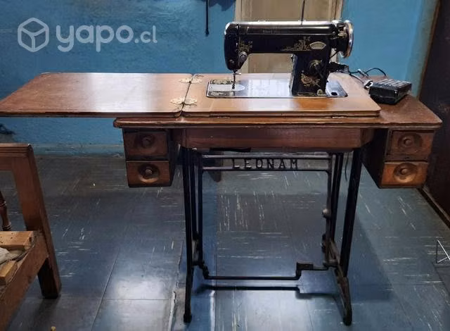 Máquina de coser antigua - Imagen 4