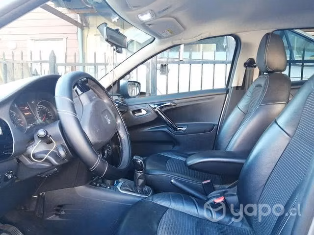 Peugeot 301 Allure año 2019 - Imagen 2