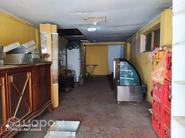 Casa que cuenta con una fábrica de pan y sala - Imagen 5