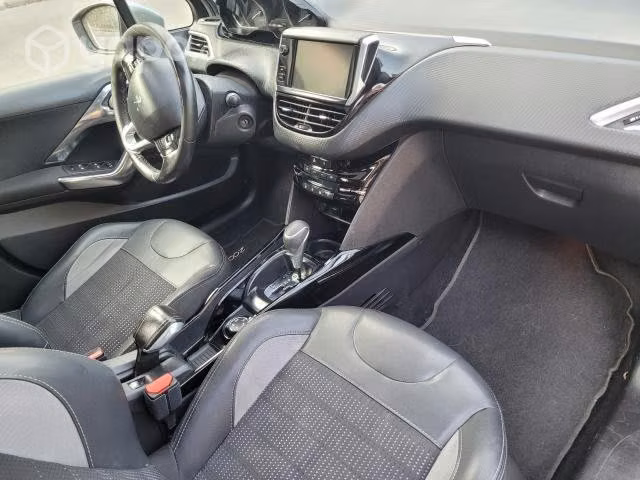 PEUGEOT 2008, año 2017 Allure Puretech 1.2 AT