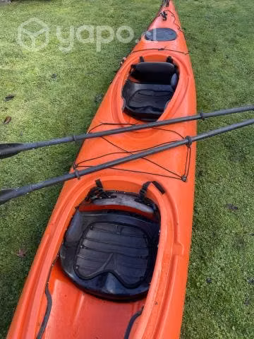 Kayak de travesía doble de poco uso
