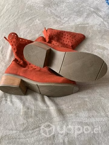 Botas de cuero rojo 37 nuevas sin uso