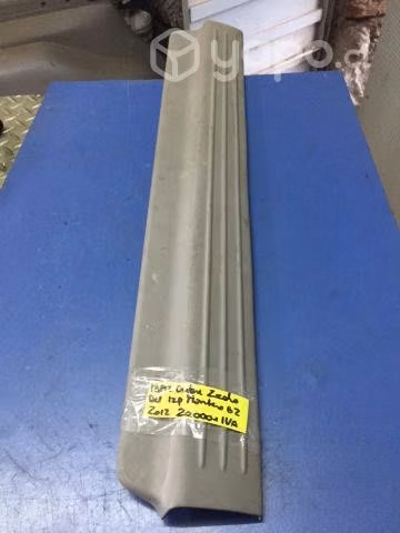 Cubre zocalo del izq Mitsubishi Montero G2 2009-15