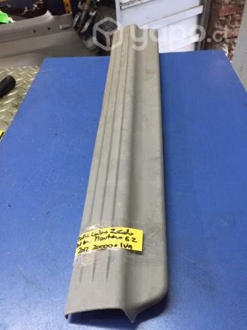 Cubre zocalo del der Mitsubishi Montero G2 2009-15