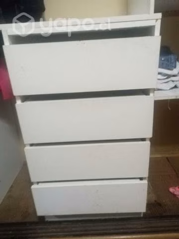 Comoda de closet en buen estado