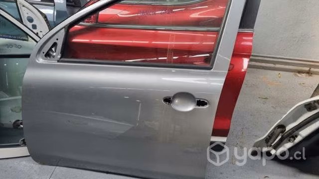 Puerta nissan march 2020