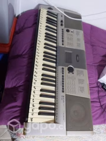 Teclado yamaha E 403