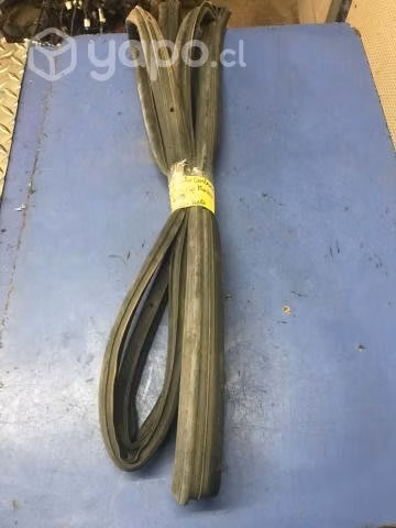 Goma contorno puerta tras izq Mitsubishi Montero S