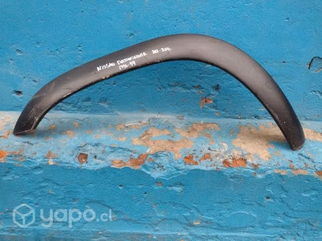 Moldura del izq Nissan Pathfinder 1996-1999