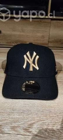 Jockey New Era negro dorado