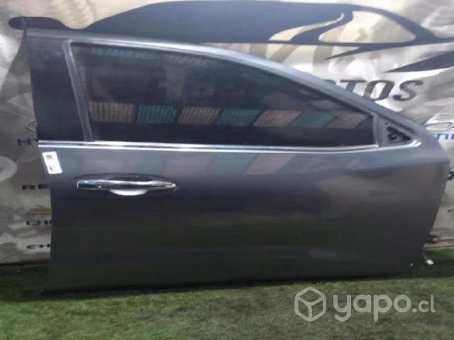 Puerta delantera derecha nissan np300