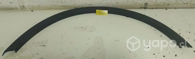 Moldura Pasa Rueda Delantera Derecha Mahindra