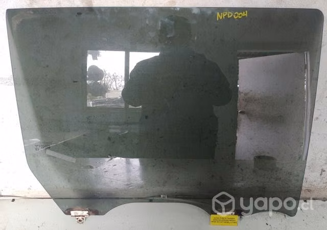 Vidrio Puerta Trasera Derecha Nissan NP300