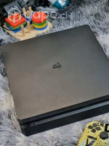 PS4 con 3 controles con caja y accesorios