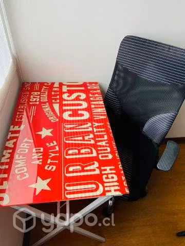 Escritorio para computador y silla