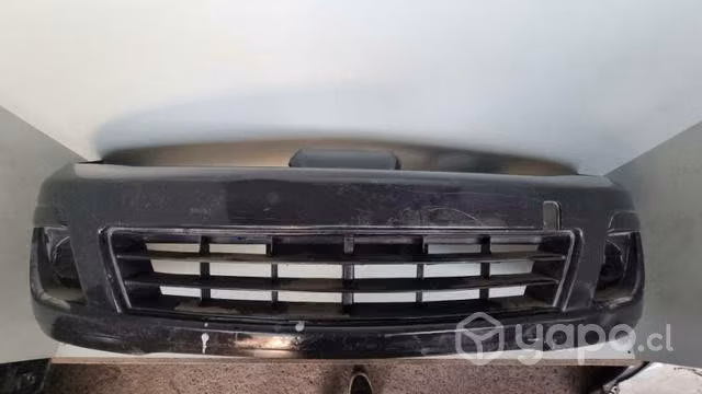 Parachoque Nissan tiida dmg la cisterna 52.01