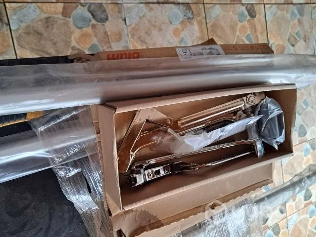 Sistema de Elevación con cierre Suave marca Blum