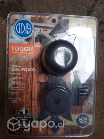 Tornillos, silicona, cerradura