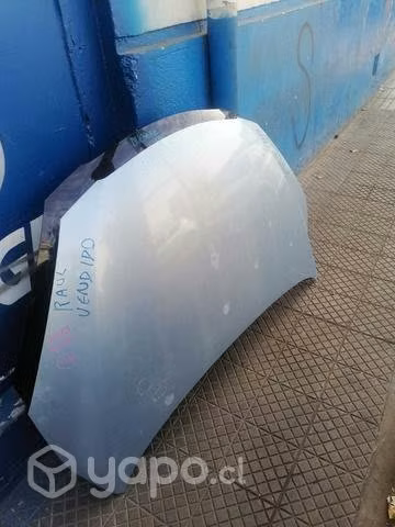 Capot mazda 2 con detalle