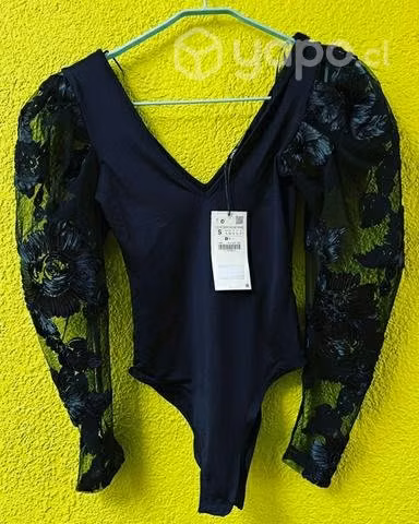 Body negro marca Zara