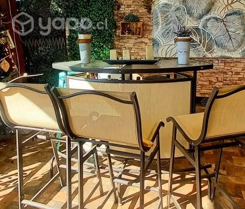 Bar de terraza con 3 sillas